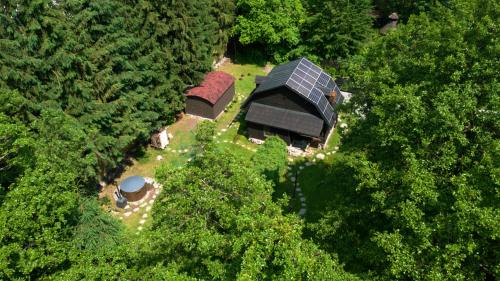 an overhead view of a house in the middle of a forest at Cabana La Cuib Sovata in Sovata