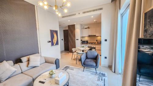 Posezení v ubytování STAY BY LATINEM Luxury 1BR Holiday Home CVR A3009 near Burj Khalifa