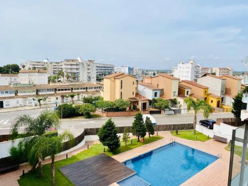 Luminoso apartamento con piscina