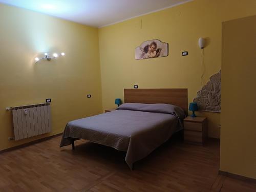 En eller flere senge i et værelse på Appartamento IN VILLA