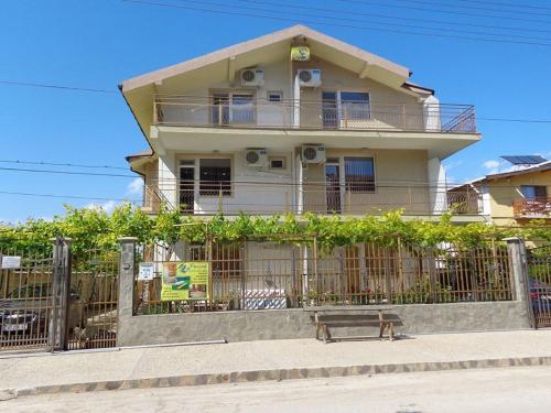 Φωτογραφία από το άλμπουμ του Guest rooms Rusalka σε Kranevo