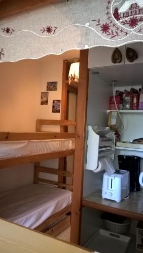 Kuchyňa alebo kuchynka v ubytovaní Studio 4 pers 18m2 au pied des pistes de ski à Valfréjus