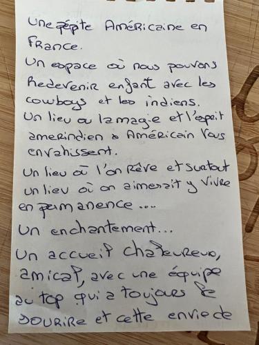 a handwritten letter with handwriting on a piece of paper at Hotel Le Ranch in Brûlon
