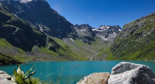a view of a mountain lake in a valley at Haus Timmler in Sankt Anton am Arlberg