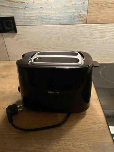 a toaster sitting on top of a table at Estudio Pas de la Casa Pie de pista-Vistas-Wiffi-Netfli HUT 7353 in Pas de la Casa