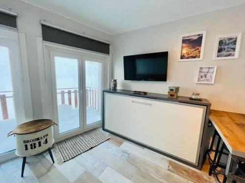 a large white screen in a living room with a tv at Estudio Pas de la Casa Pie de pista-Vistas-Wiffi-Netfli HUT 7353 in Pas de la Casa