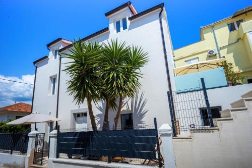 Studio apartments Yucca, 2-min to the beach and 5 to Trogir