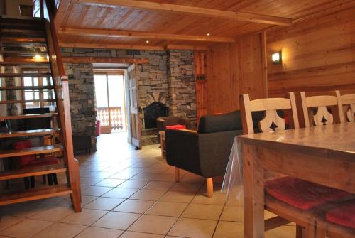 a living room with a table and chairs in a cabin at Chalet savoyard By the Rock in Villaroger