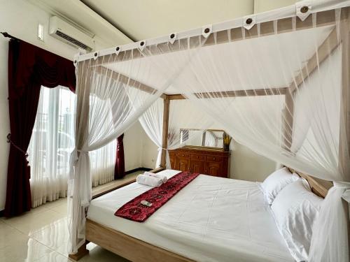 Ένα ή περισσότερα κρεβάτια σε δωμάτιο στο Mangir Homestay