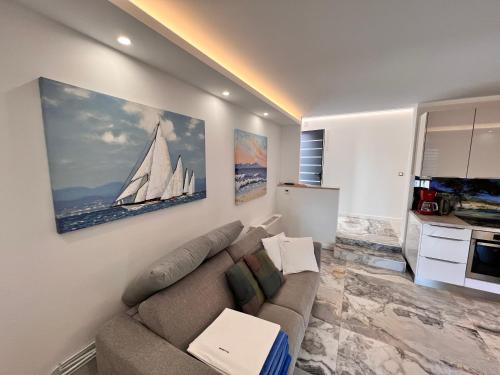 Dapur atau dapur kecil di Luxury Beachfront Villa Carlisa