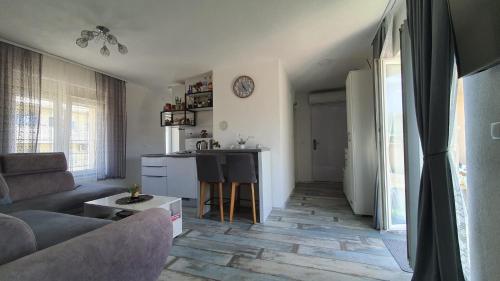 Apartman Kovačić - Kninにあるキッチンまたは簡易キッチン