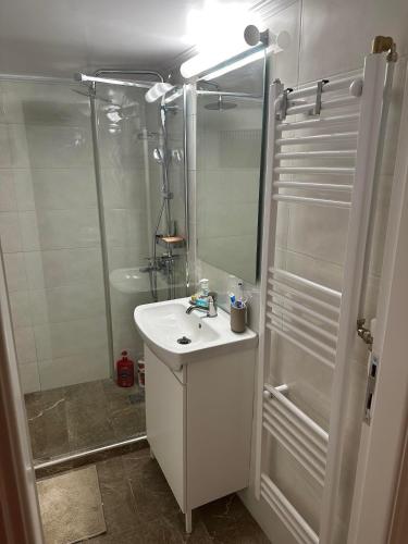 Μ&Κ - Your Athens Home - Νewly renovated 2bd apartment in family neighborhood close to city center