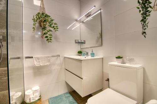 Koupelna v ubytování ALHAMAR apartment beachfront in Calahonda