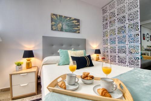 Postel nebo postele na pokoji v ubytování ALHAMAR apartment beachfront in Calahonda