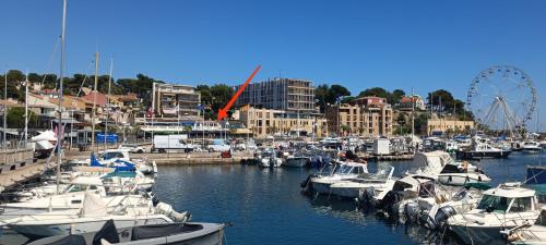 LE CABANON REVISITÉ très beau T2 labellisé 3 ÉTOILES de 40m2 face au PORT de CARRY le ROUET