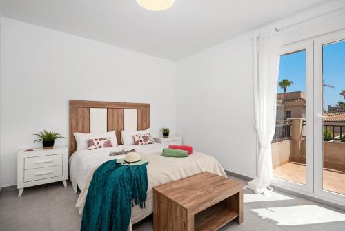 Katil atau katil-katil dalam bilik di Casa Estaca, Playa Flamenca - Beach and fantastic weather