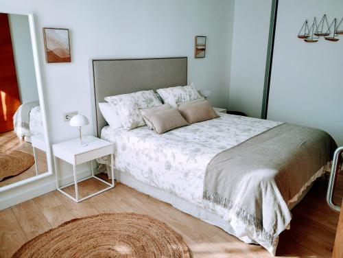 Ένα ή περισσότερα κρεβάτια σε δωμάτιο στο Apartamento en Sada con Piscina