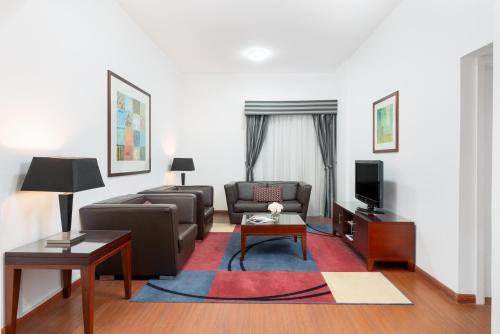  Golden Sands Hotel & Residences -  Room  picture :   Tea/Coffee maker    Internet facilities    Minibar                           