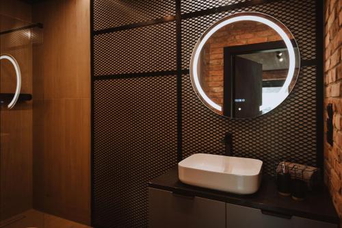 a bathroom with a sink and a mirror at Enklawa in Nowy Podleś