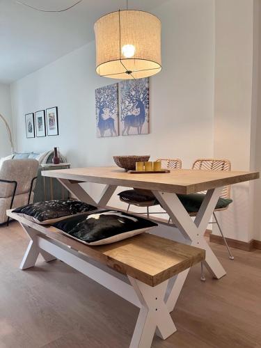 a dining table with a bench underneath it in a room at TramaCalm in Tramacastilla de Tena