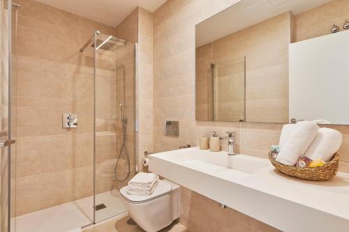 a bathroom with a toilet and a sink and a shower at Terraza de Alborán in Málaga