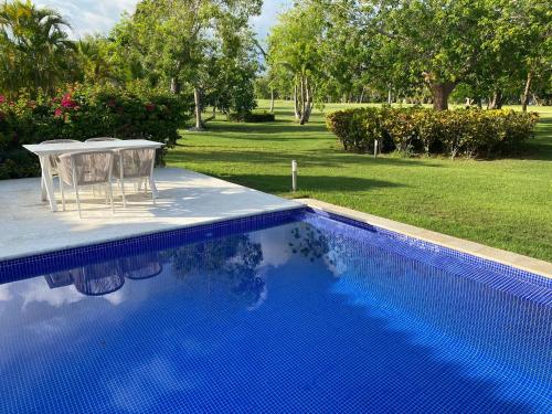 Bazén v ubytování Villa Española de Lujo nebo v jeho okolí