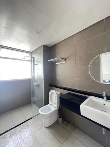 Kylpyhuone majoituspaikassa R’Serenia Luxury Homestay Kota Bharu