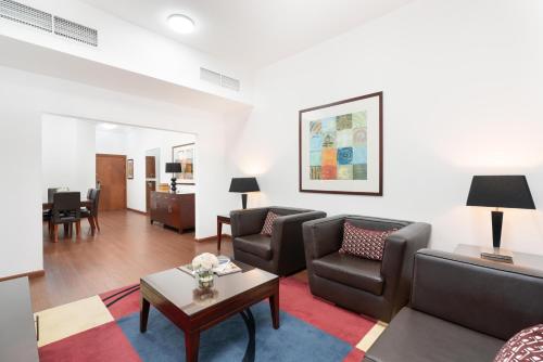  Golden Sands Hotel & Residences -  Room  picture :    Tea/Coffee maker    Internet facilities    Minibar                            