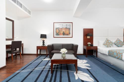  Golden Sands Hotel & Residences -  Room  picture :   Tea/Coffee maker    Internet facilities    Minibar                           