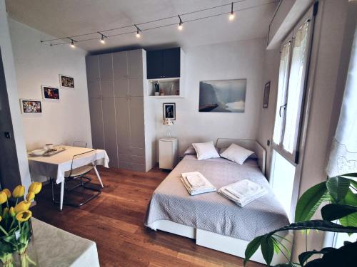 a small bedroom with a bed and a table at A UN PASSO DALL'OSPEDALE in Padova