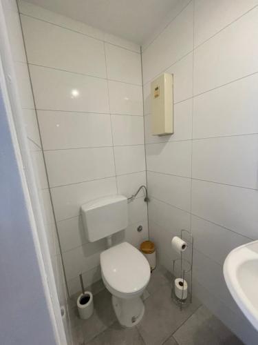 a small bathroom with a toilet and a sink at Günstiges Apartment Gelsenkirchen Schalke in Gelsenkirchen
