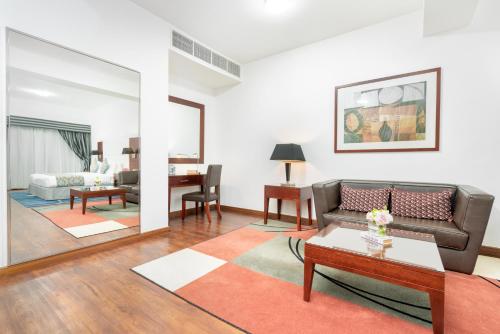  Golden Sands Hotel & Residences -  Room  picture :    Tea/Coffee maker    Internet facilities    Minibar                            