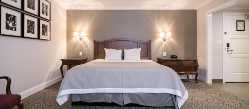 a bedroom with a large bed with a white bedspread at Woodcrest Hotel Cupertino in Santa Clara