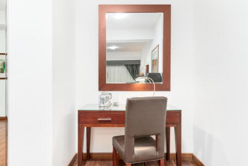  Golden Sands Hotel & Residences -  Room  picture :   Tea/Coffee maker    Internet facilities    Minibar                           