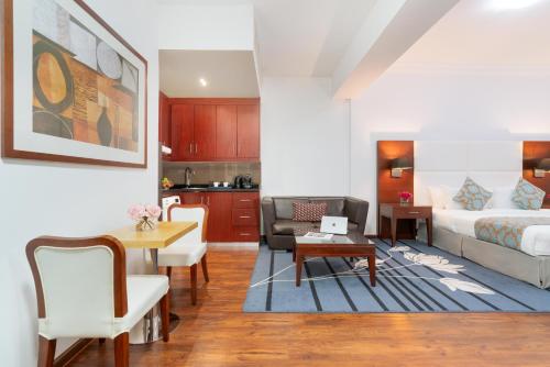  Golden Sands Hotel & Residences -  Room  picture :    Tea/Coffee maker    Internet facilities    Minibar                            