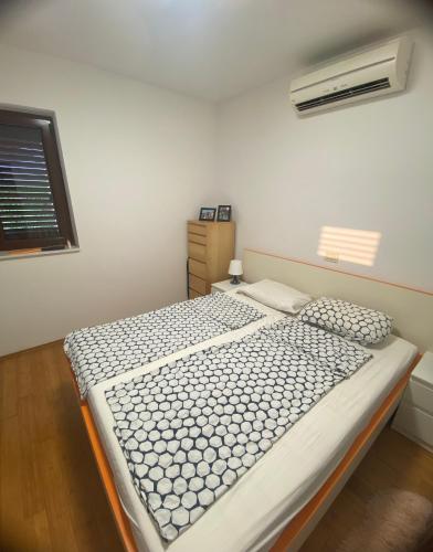 a bedroom with a large bed in a room at POP'S POOL PLACE in Sečovlje