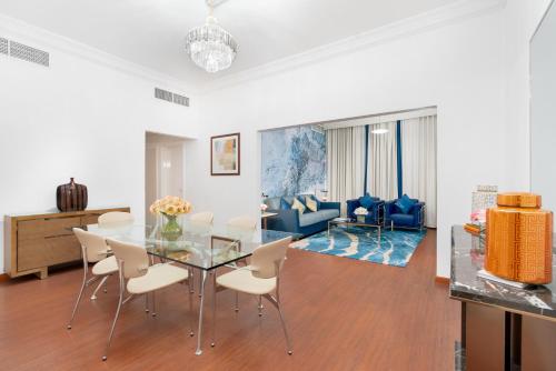  Golden Sands Hotel & Residences -  Room  picture :    Tea/Coffee maker    Internet facilities    Minibar                            