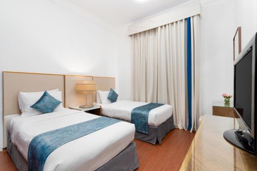  Golden Sands Hotel & Residences -  Room  picture :   Tea/Coffee maker    Internet facilities    Minibar                           