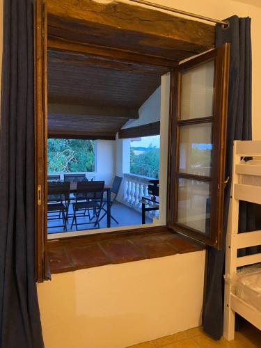 a room with a window and a dining room at Château de labatut in Tourrenquets