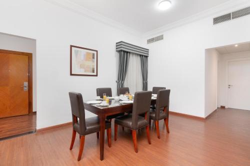  Golden Sands Hotel & Residences -  Room  picture :   Tea/Coffee maker    Internet facilities    Minibar                           