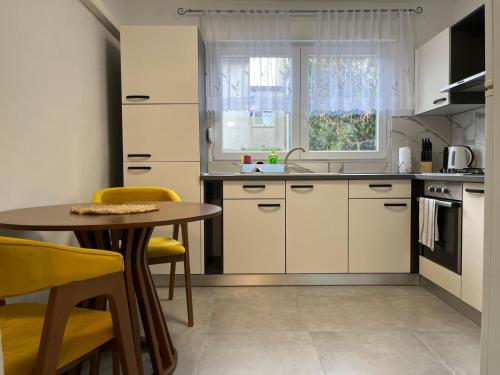 Apartment with free parking in Quiet Area a few Minutes to Beaches & Center - ANGELS MARLEN