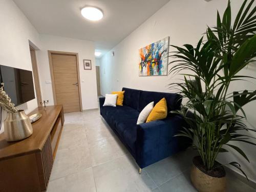 Apartment with free parking in Quiet Area a few Minutes to Beaches & Center - ANGELS MARLEN