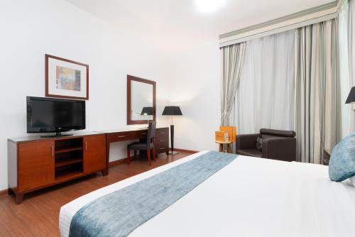  Golden Sands Hotel & Residences -  Room  picture :   Tea/Coffee maker    Internet facilities    Minibar                           