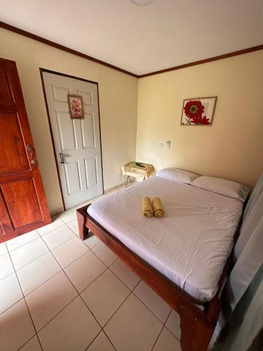 a bedroom with a bed with a stuffed animal on it at RIVER SIDE LODGE in Horquetas