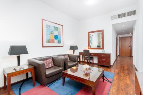  Golden Sands Hotel & Residences -  Room  picture :   Tea/Coffee maker    Internet facilities    Minibar                           