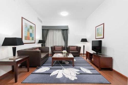 TV a/nebo společenská místnost v ubytování Golden Sands Hotel & Residences