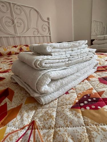 a pile of towels sitting on top of a bed at Casa Tatone in Roccaraso