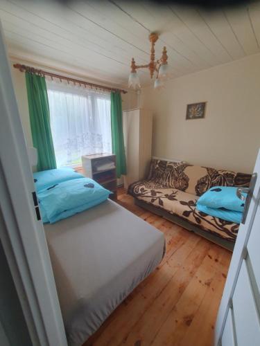 Posteľ alebo postele v izbe v ubytovaní Domek nad Narwią