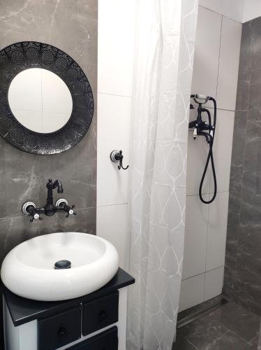 a bathroom with a sink and a mirror at Mosel Boutique in Bruttig-Fankel