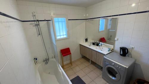 a bathroom with a tub and a toilet and a sink at Chez Ced&Lolo in Béziers